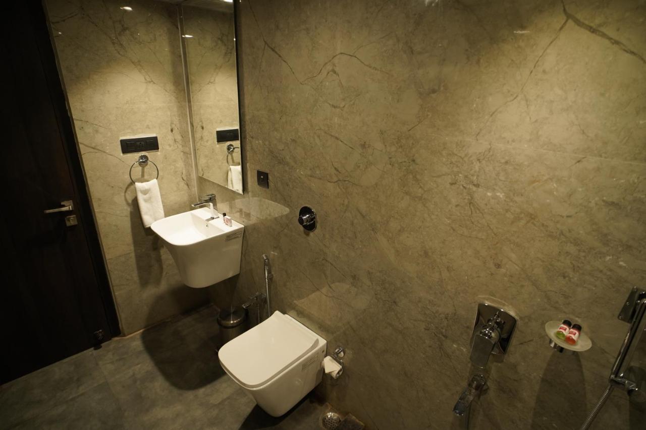 Noxx Residency Hotel Haora Bagian luar foto