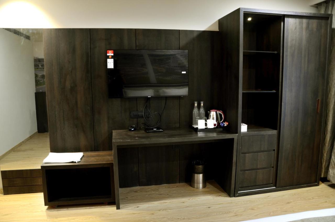 Noxx Residency Hotel Haora Bagian luar foto