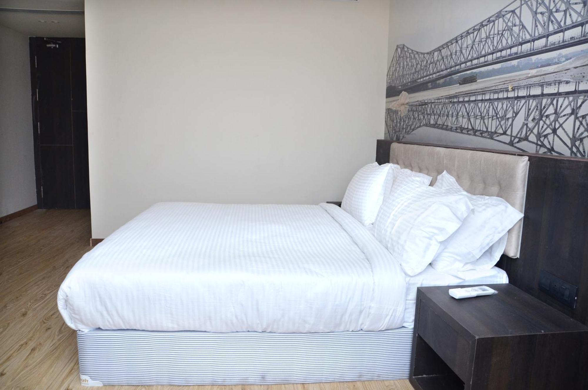 Noxx Residency Hotel Haora Bagian luar foto