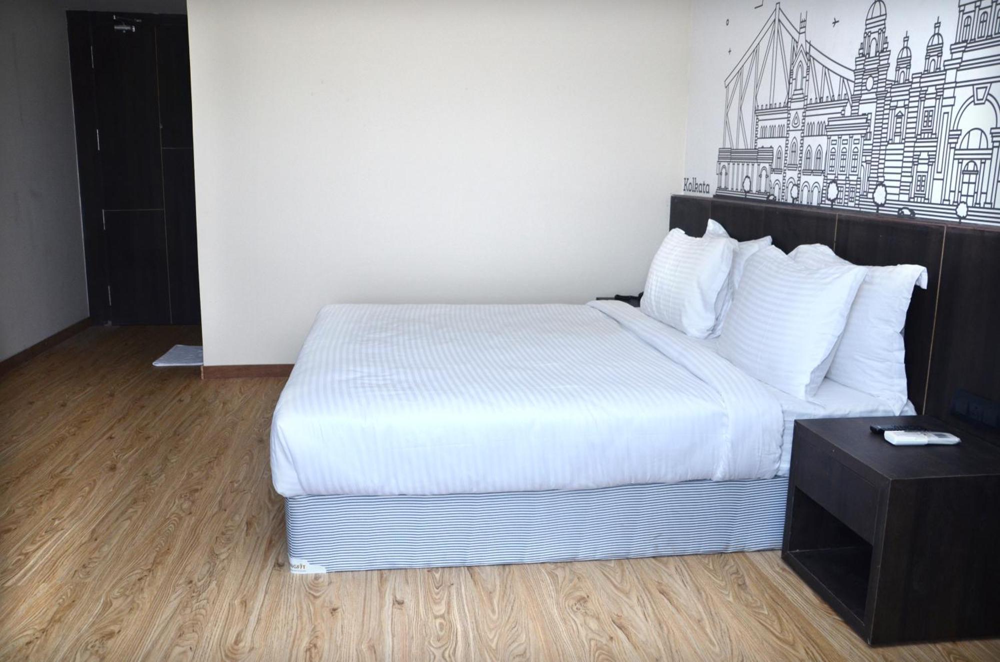 Noxx Residency Hotel Haora Bagian luar foto