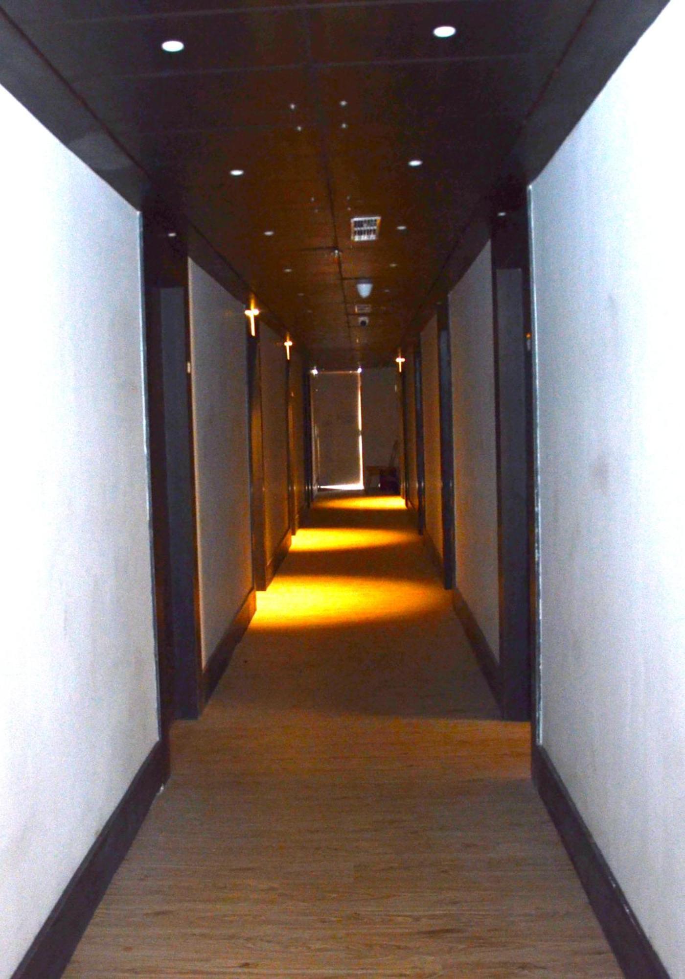 Noxx Residency Hotel Haora Bagian luar foto